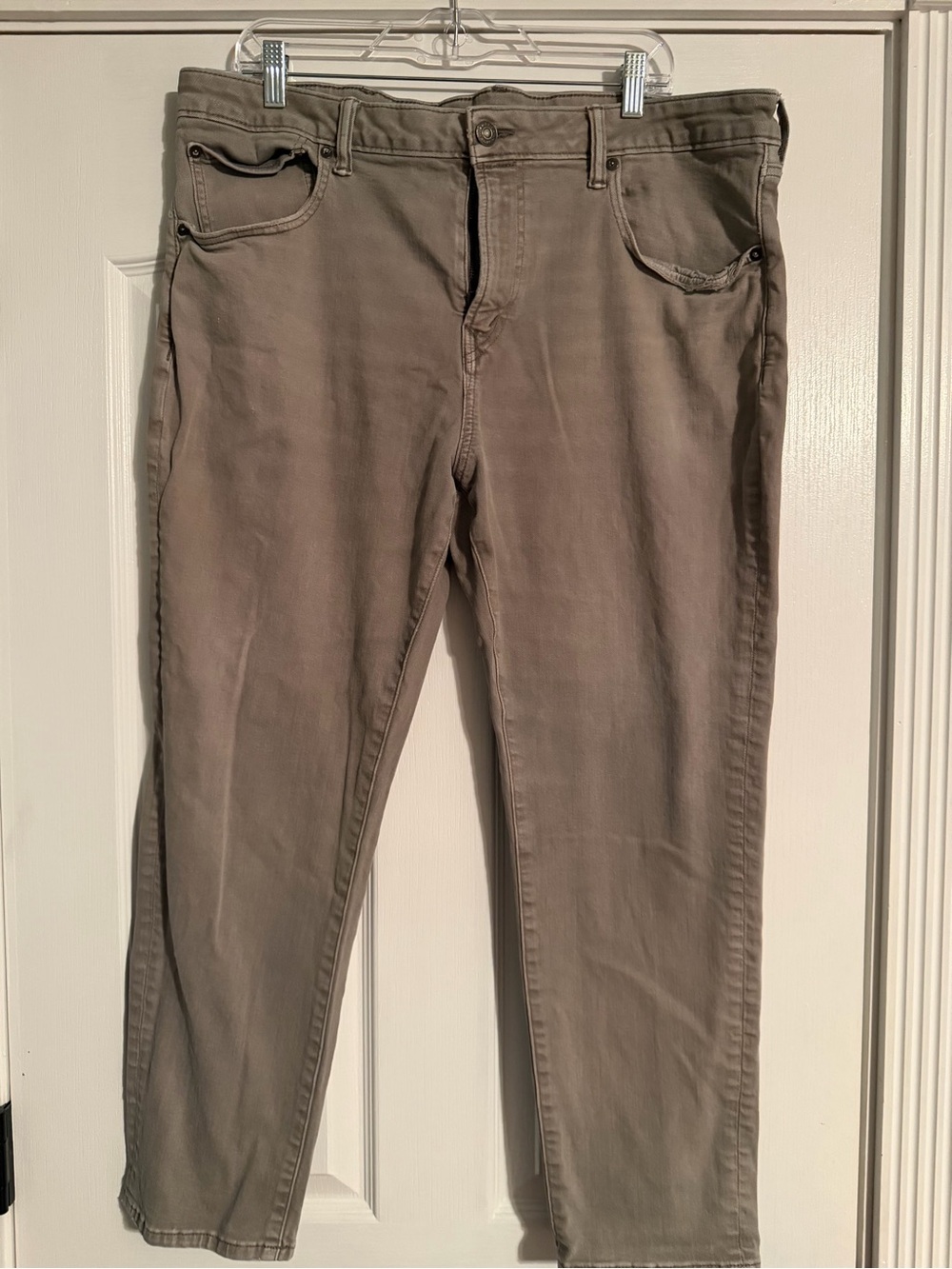 American Eagle Outfitters Straight Leg Jeans in Taupe
